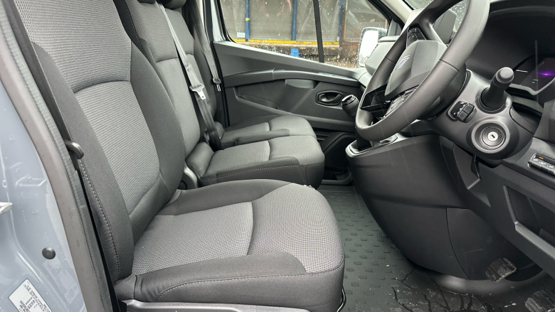 Renault Trafic Swb Diesel SL30 Blue dCi 130 Advance [Safety] Van